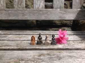 Small line of Buddhas